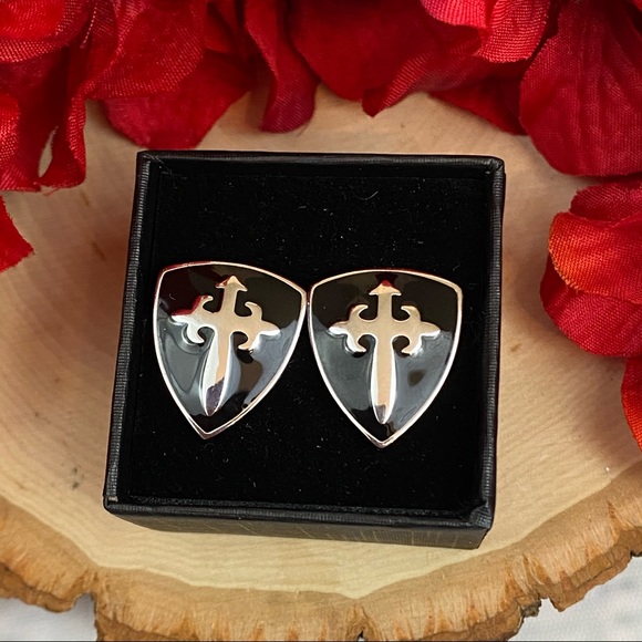Black Knights Shield with Silver Cross Cufflinks - Picture 15 of 16